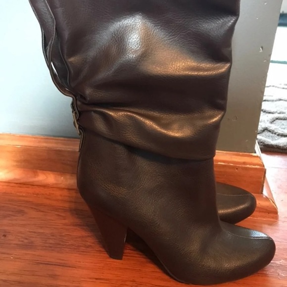 Boots - Picture 1 of 5